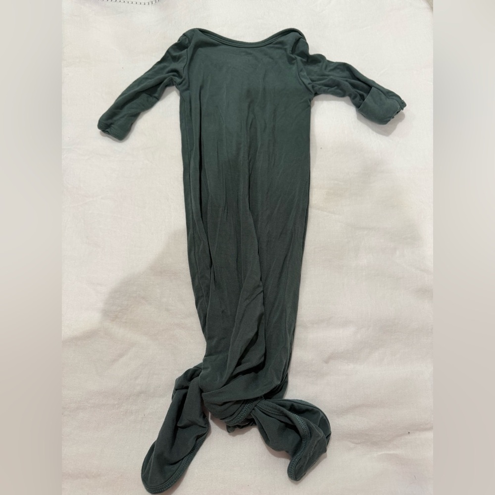 Caden lane knotted gown Emerald Bamboo 0-3 months Like New without Tags - Picture 5 of 5